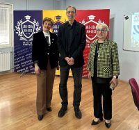 The American University of Paris-ის ფინანსური დახმარების სამსახურის ხელმძღვანელი აია-ჯესს-ში